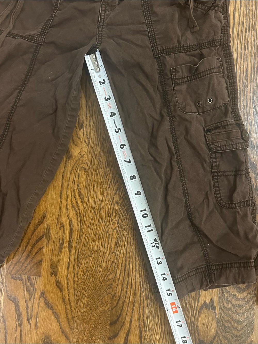Y2K Earthy Brown Utility Cargo Capris - Picture 5 of 6
